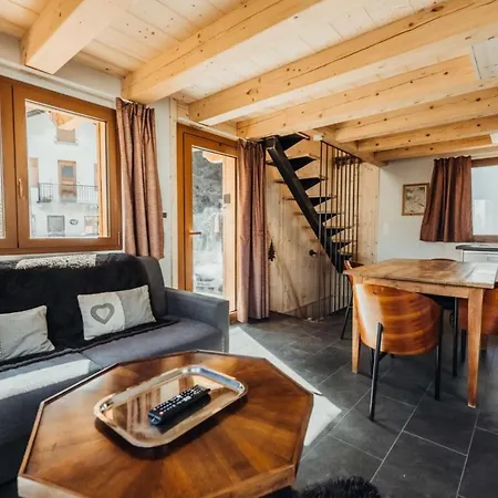 Chalet With Mountain View And 2 Min Walk From The City Center Chalet