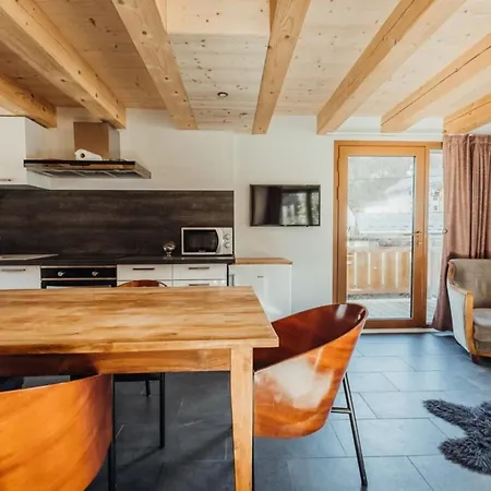Chalet With Mountain View And 2 Min Walk From The City Center Chamonix